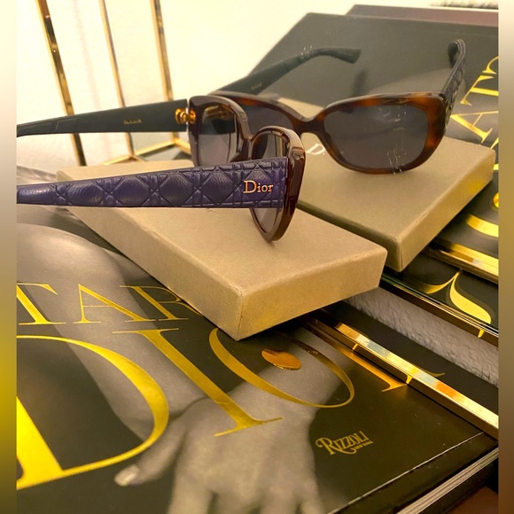 Dior cannage blue / tortoiseshell sunglasses. - Picture 15 of 16